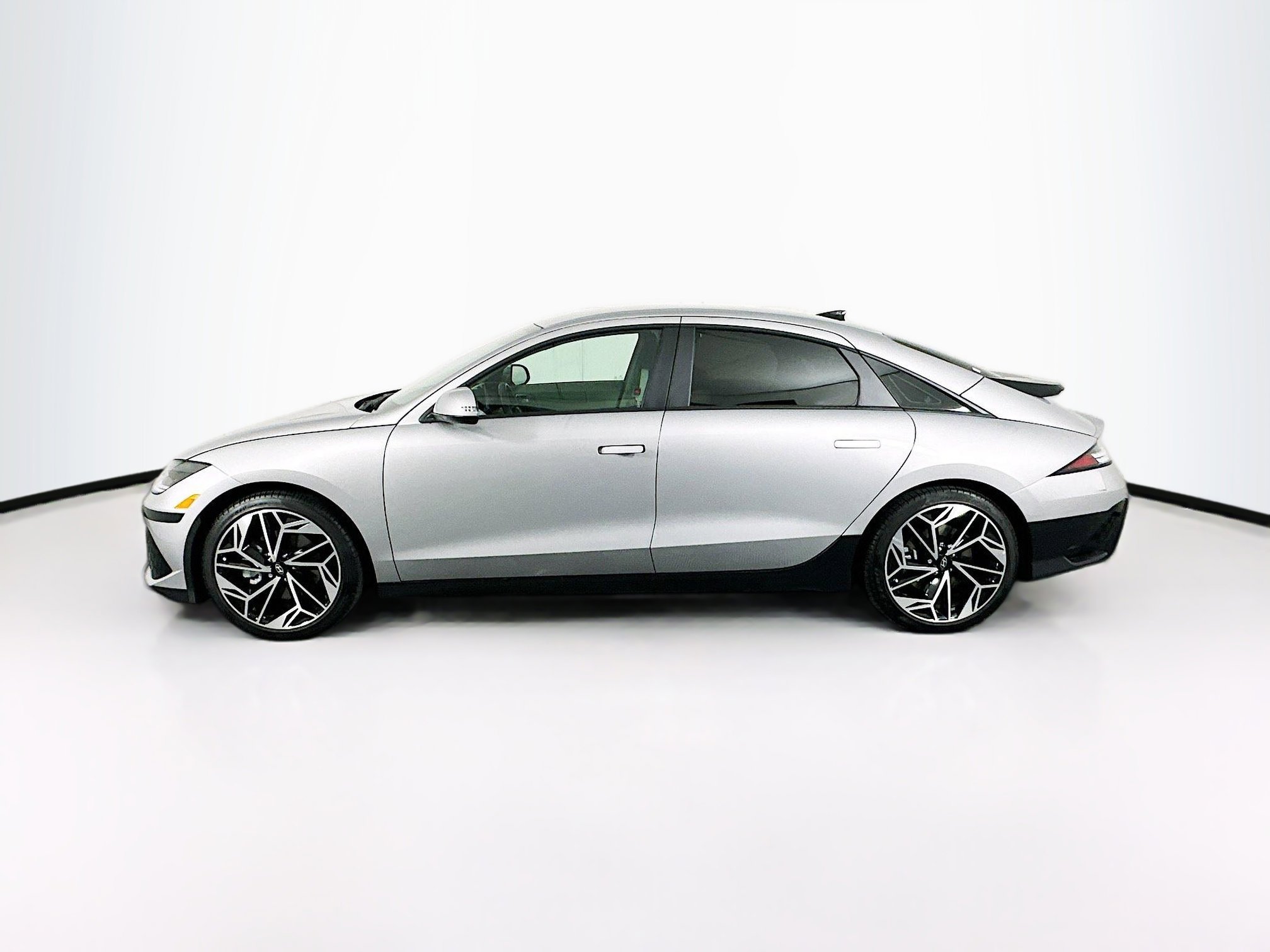 Used 2024 Hyundai Ioniq 6 SEL RWD image 4