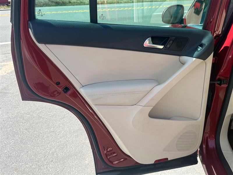 Used 2016 Volkswagen Tiguan SE image 14