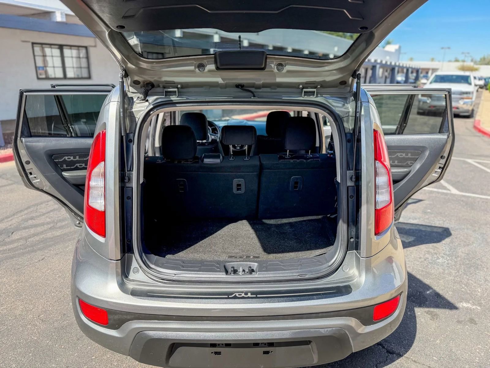 Used 2013 Kia Soul + image 9