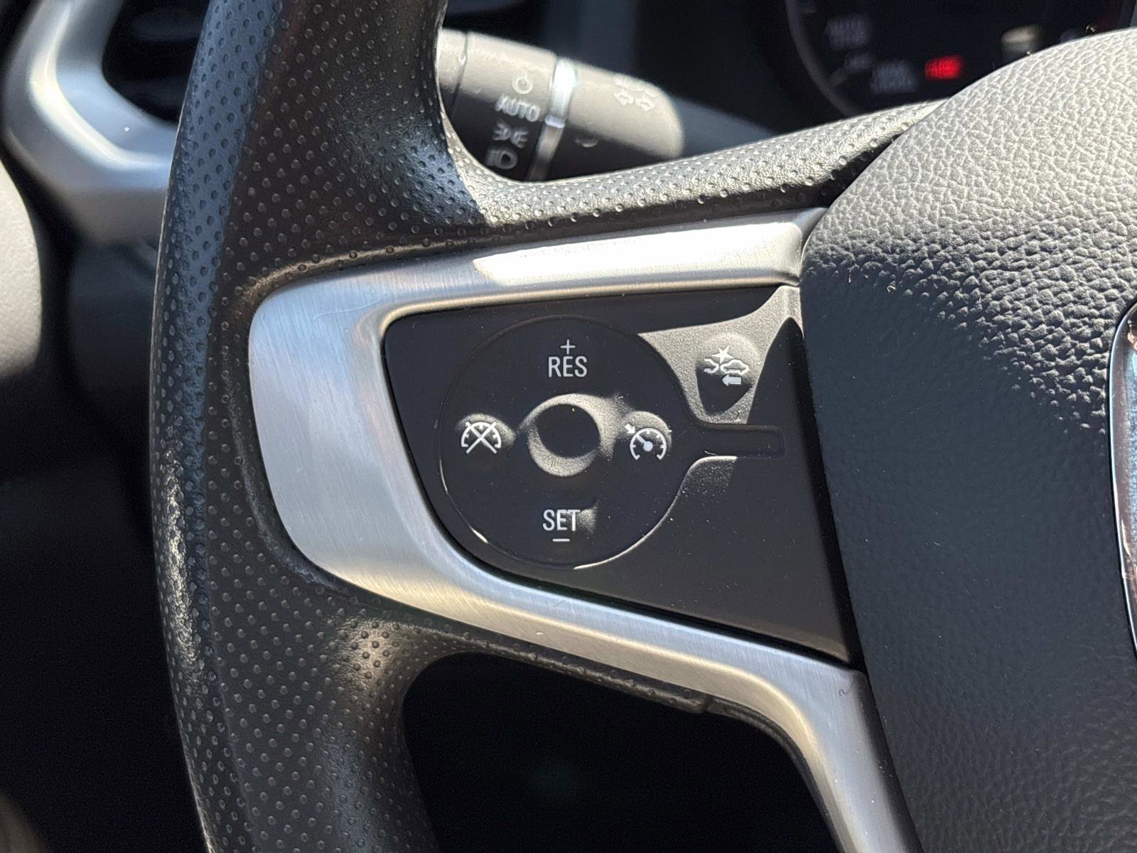 Certified 2023 GMC Acadia SLE w/ Driver Convenience Package image 17