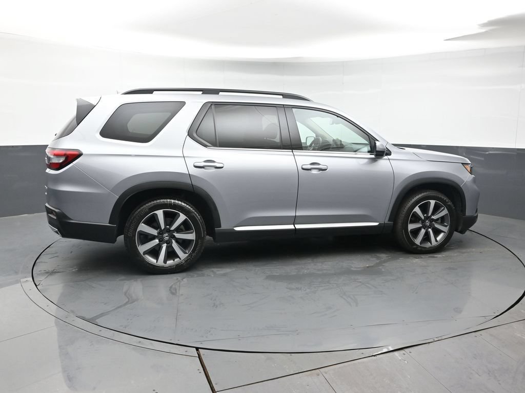 Certified 2025 Honda Pilot Touring image 7