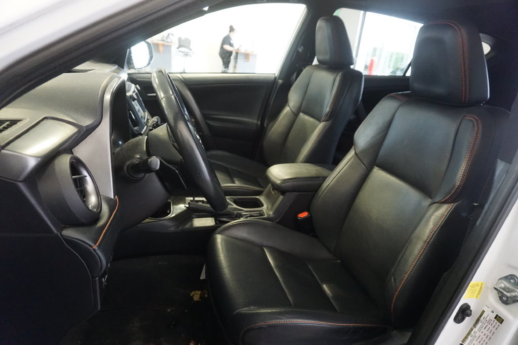Used 2018 Toyota RAV4 SE w/ Power Extra Value Package AWD/4WD image 14
