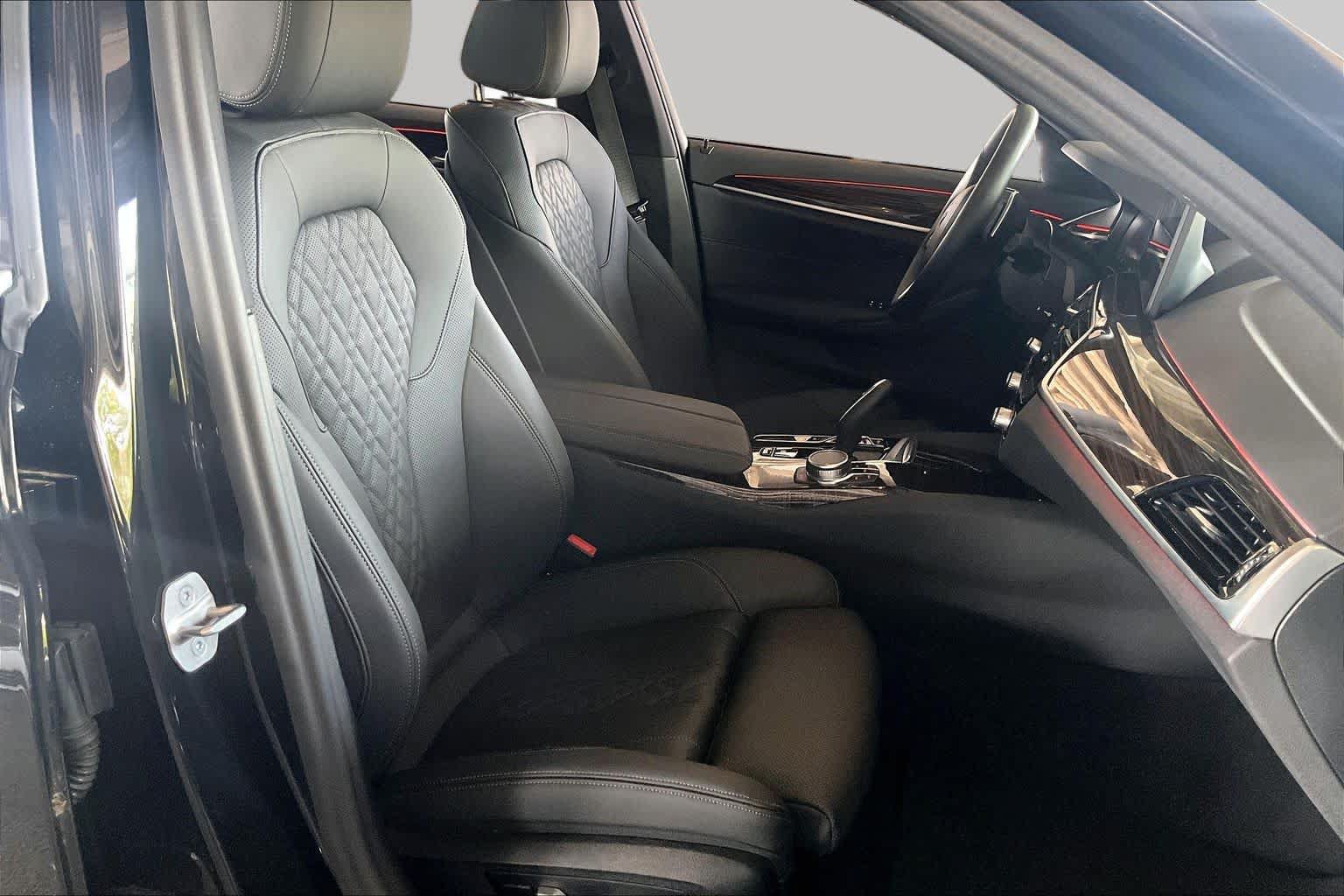 Used 2023 BMW 530e w/ Convenience Package RWD image 8