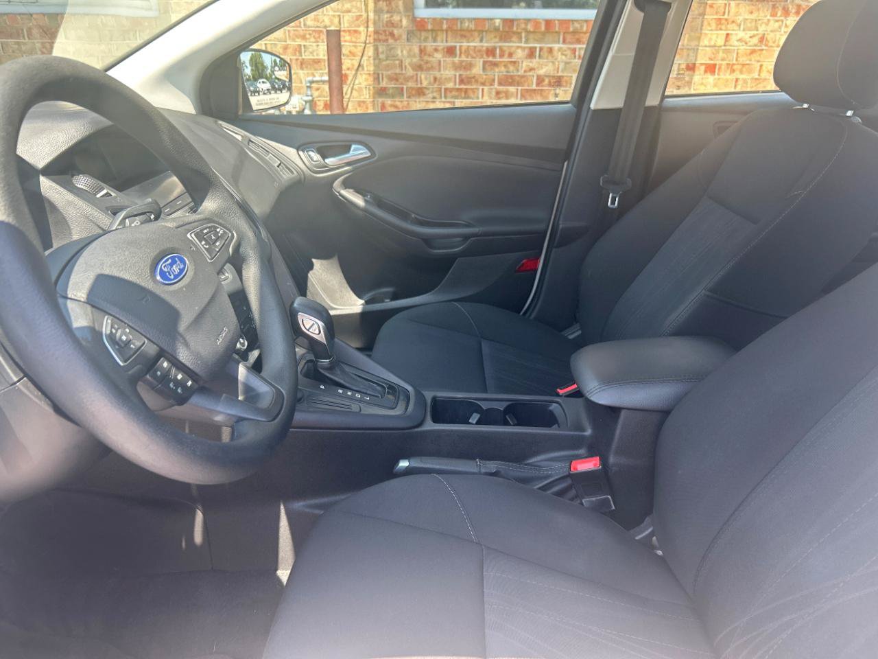 Used 2018 Ford Focus SE FWD image 18