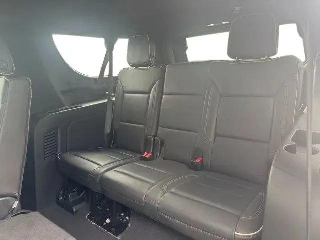 Used 2024 Chevrolet Suburban Premier AWD/4WD image 19