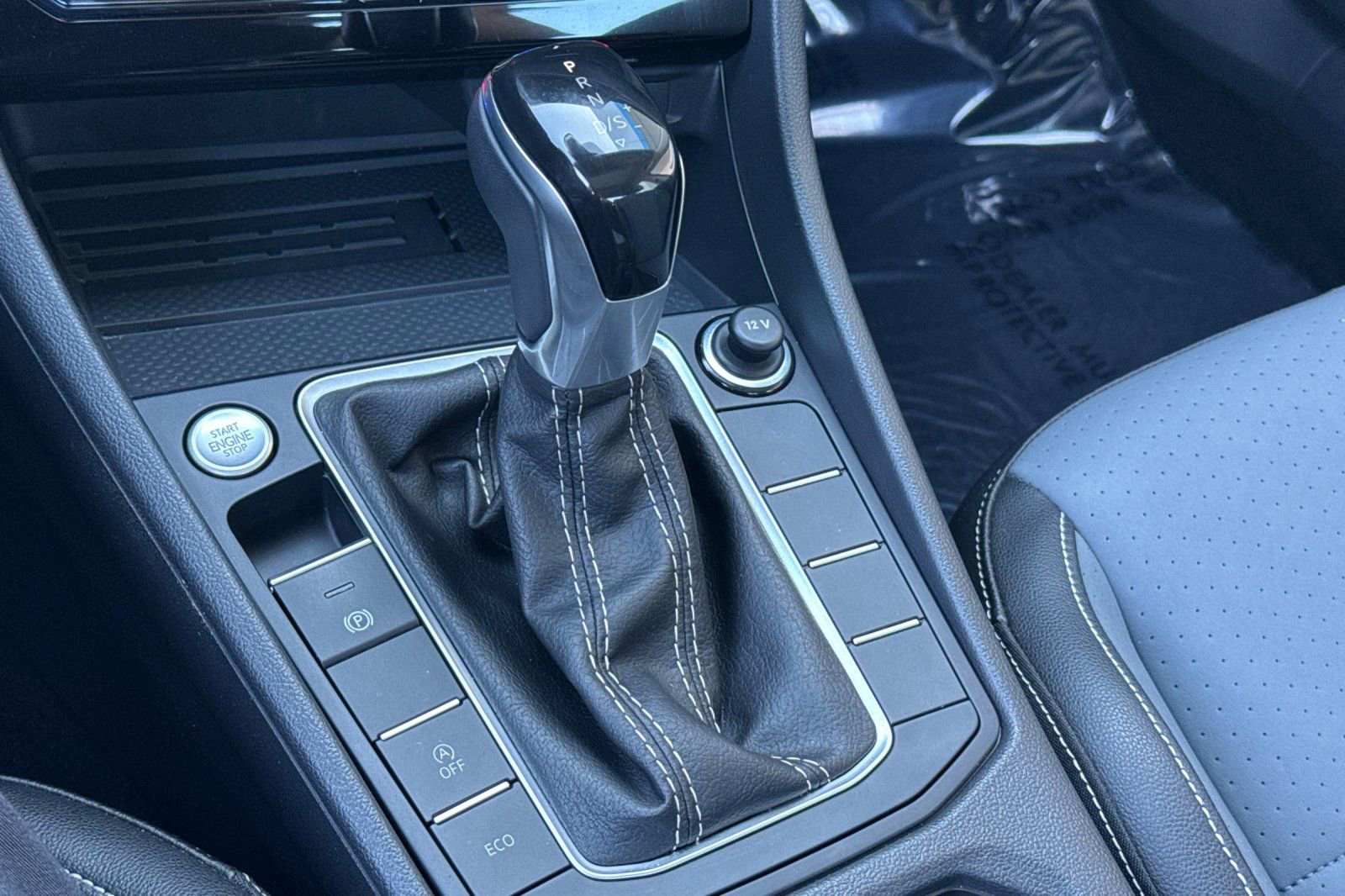 Used 2025 Volkswagen Jetta SE image 31