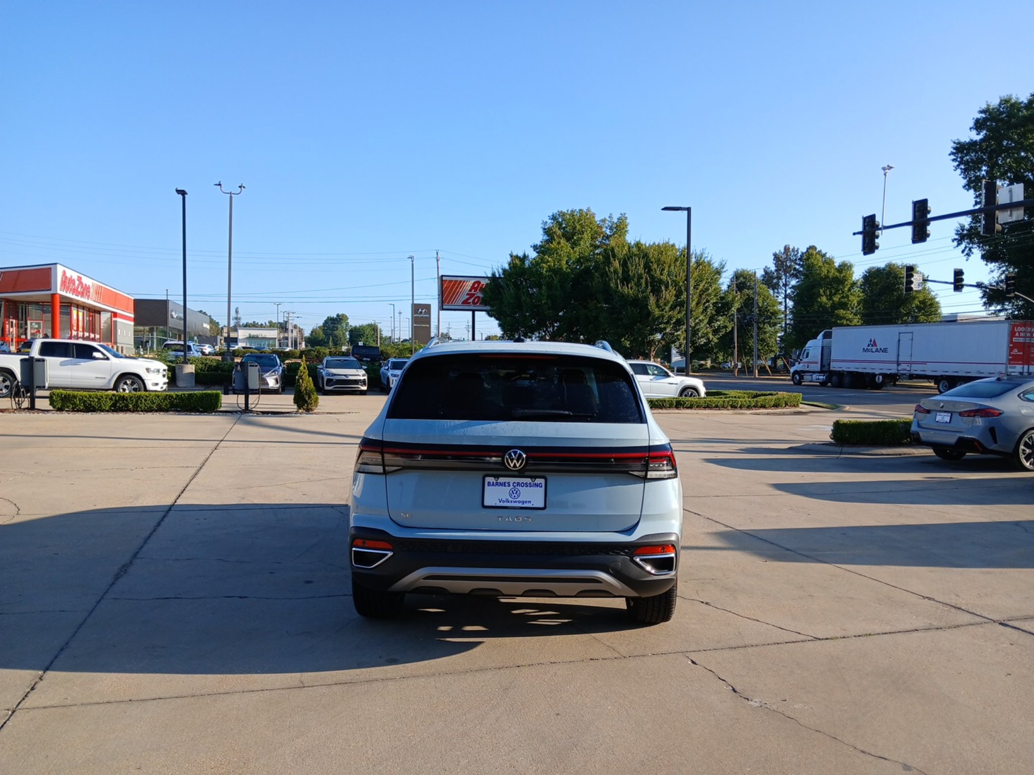 New 2027 Volkswagen Taos SE FWD image 6