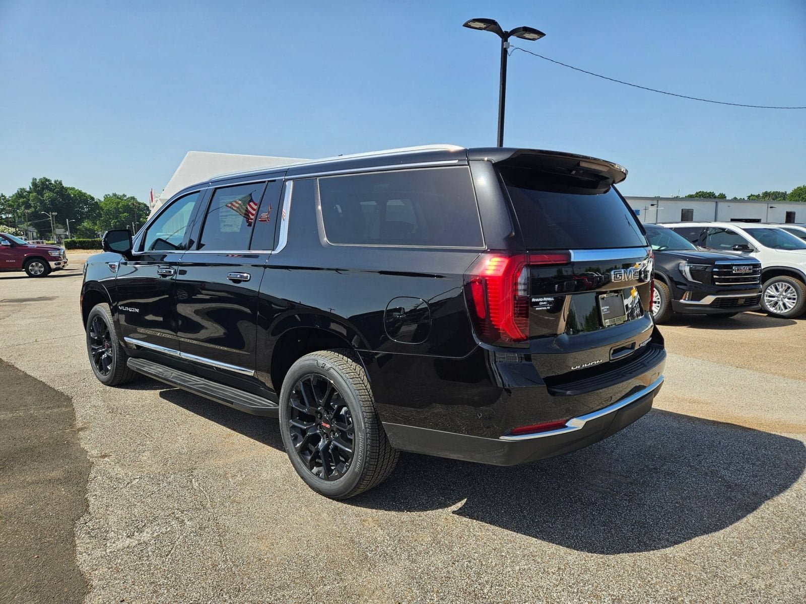 New 2026 GMC Yukon XL Elevation AWD/4WD image 3