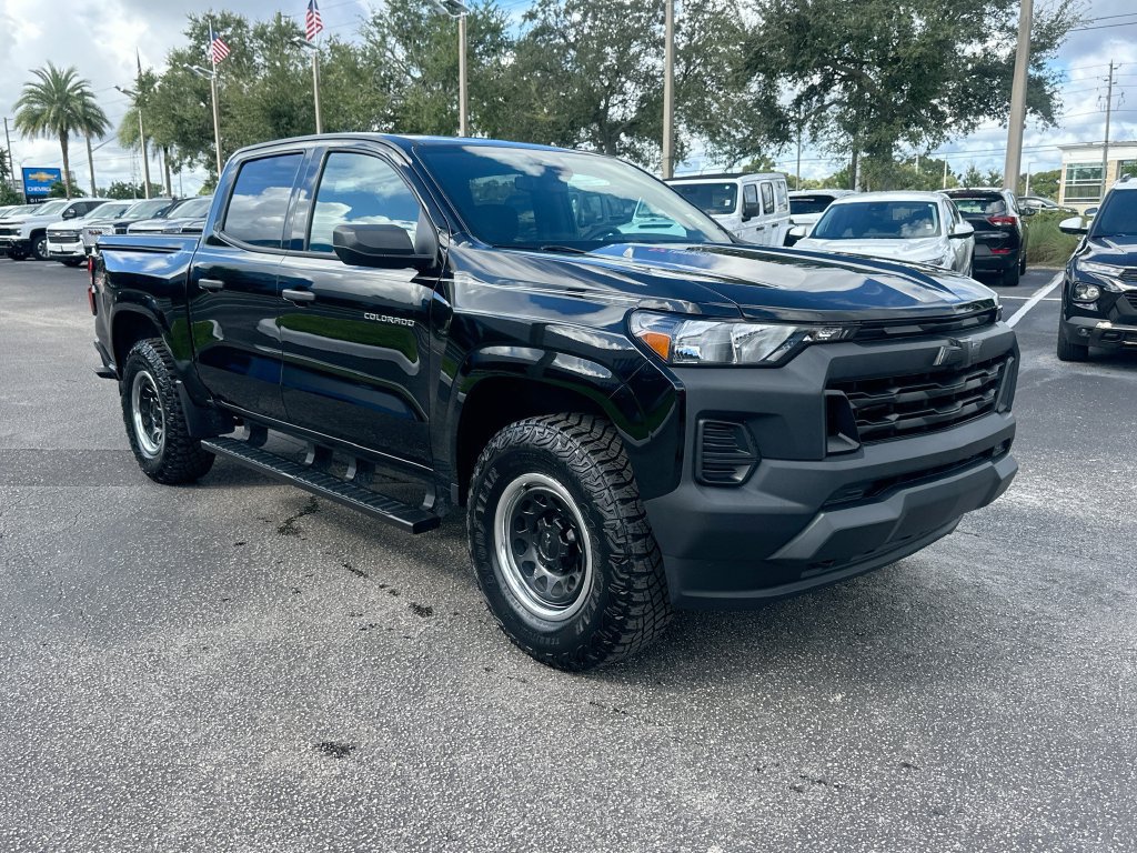 Used 2025 Chevrolet Colorado W/T w/ Advanced Trailering Package AWD/4WD image 3