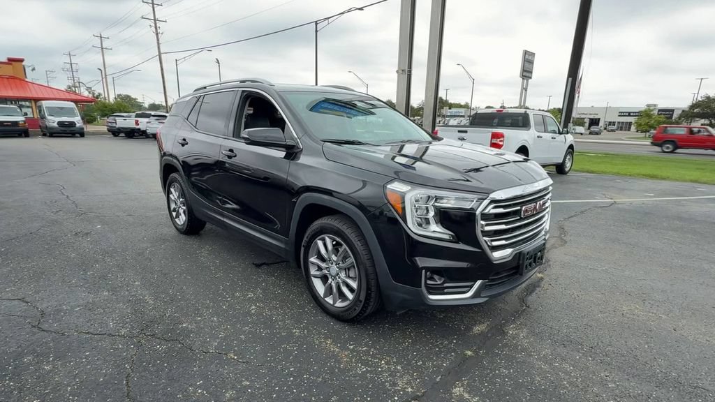 Used 2024 GMC Terrain SLT FWD image 2