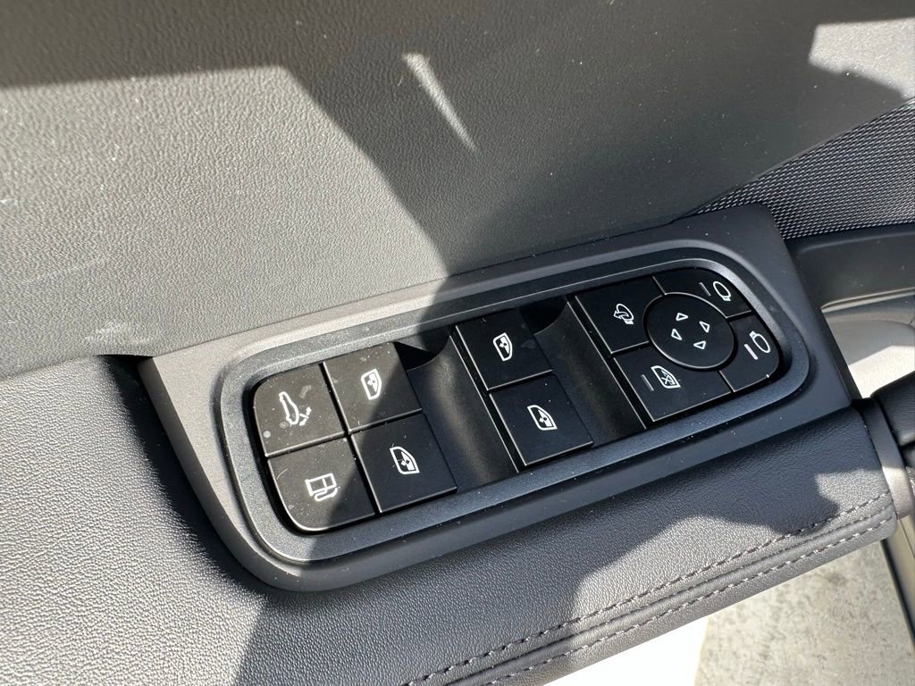 Used 2026 Porsche Cayenne Turbo AWD/4WD image 20