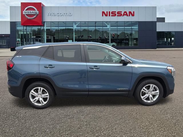 Used 2024 GMC Terrain SLE AWD/4WD image 8