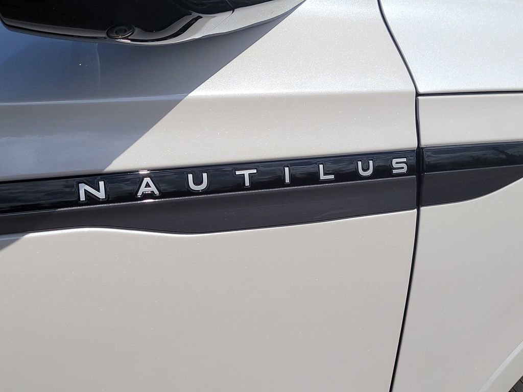 Used 2024 Lincoln Nautilus Reserve w/ Equipment Group 202A image 6