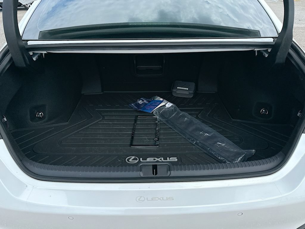 Used 2024 Lexus ES 300h w/ Technology Package FWD image 16