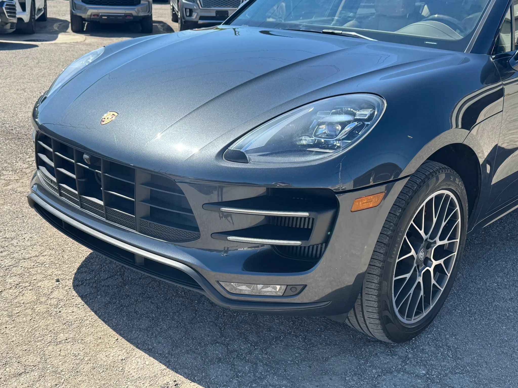 Used 2018 Porsche Macan Turbo AWD/4WD image 2