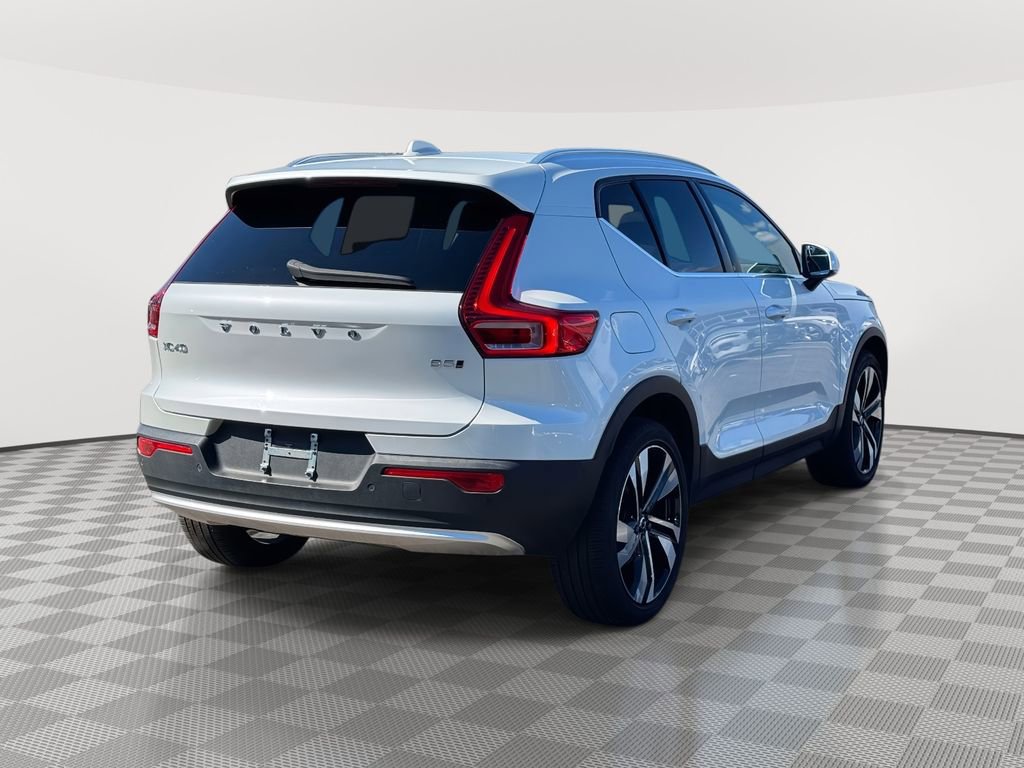 Used 2023 Volvo XC40 B5 Ultimate w/ Climate Package image 4