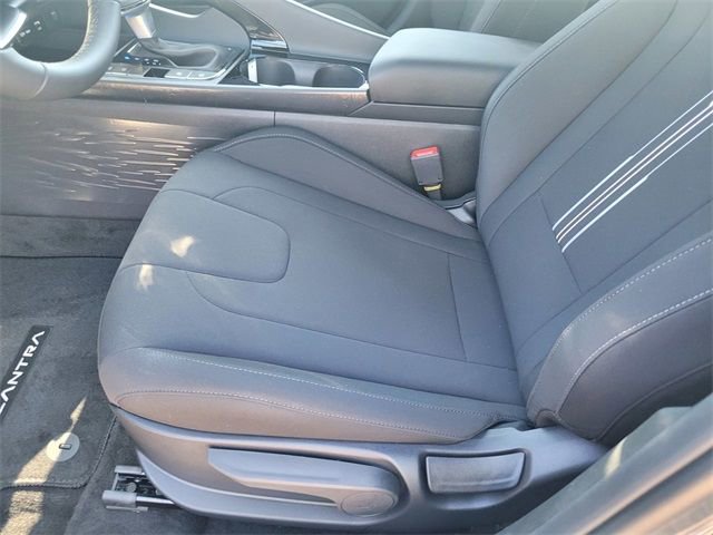 New 2025 Hyundai Elantra SEL FWD image 18