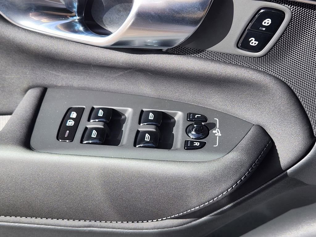 New 2026 Volvo XC90 B6 Plus w/ Protection Package image 4