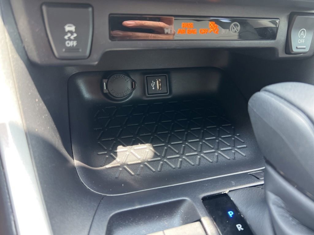 Used 2025 Toyota RAV4 XLE FWD image 58