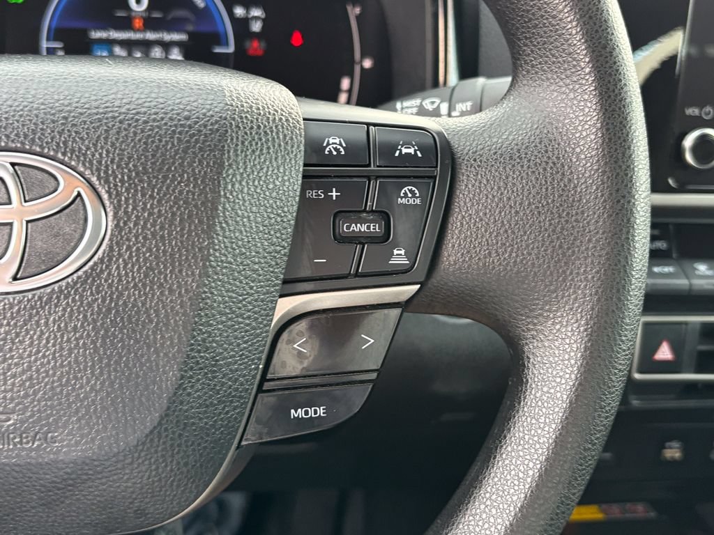 Used 2025 Toyota Camry LE FWD image 31