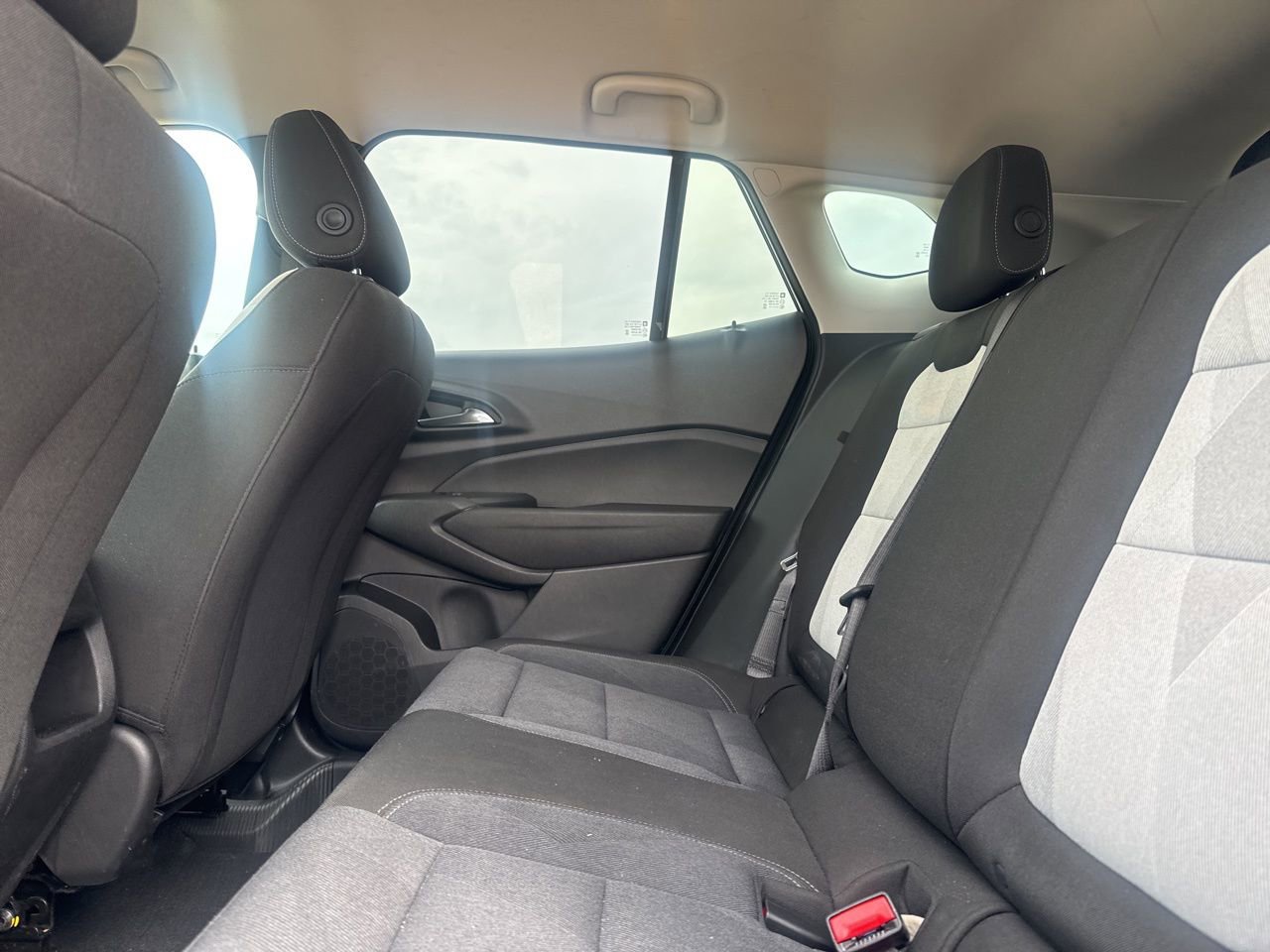 Used 2025 Chevrolet Trax LS image 36