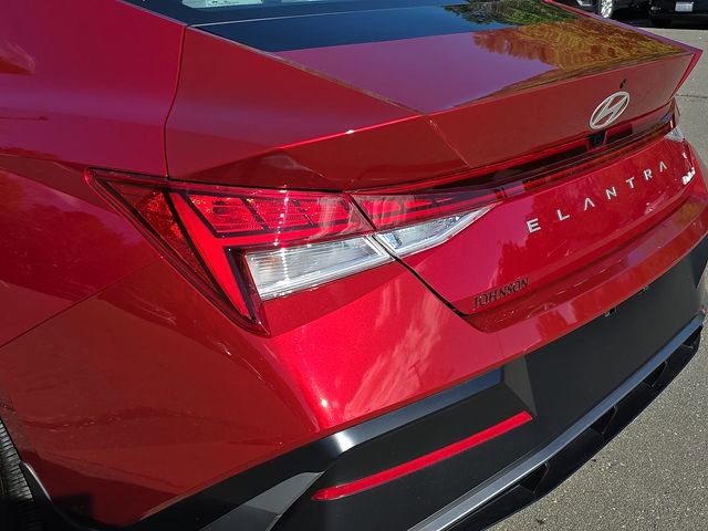 Certified 2025 Hyundai Elantra Limited FWD image 47