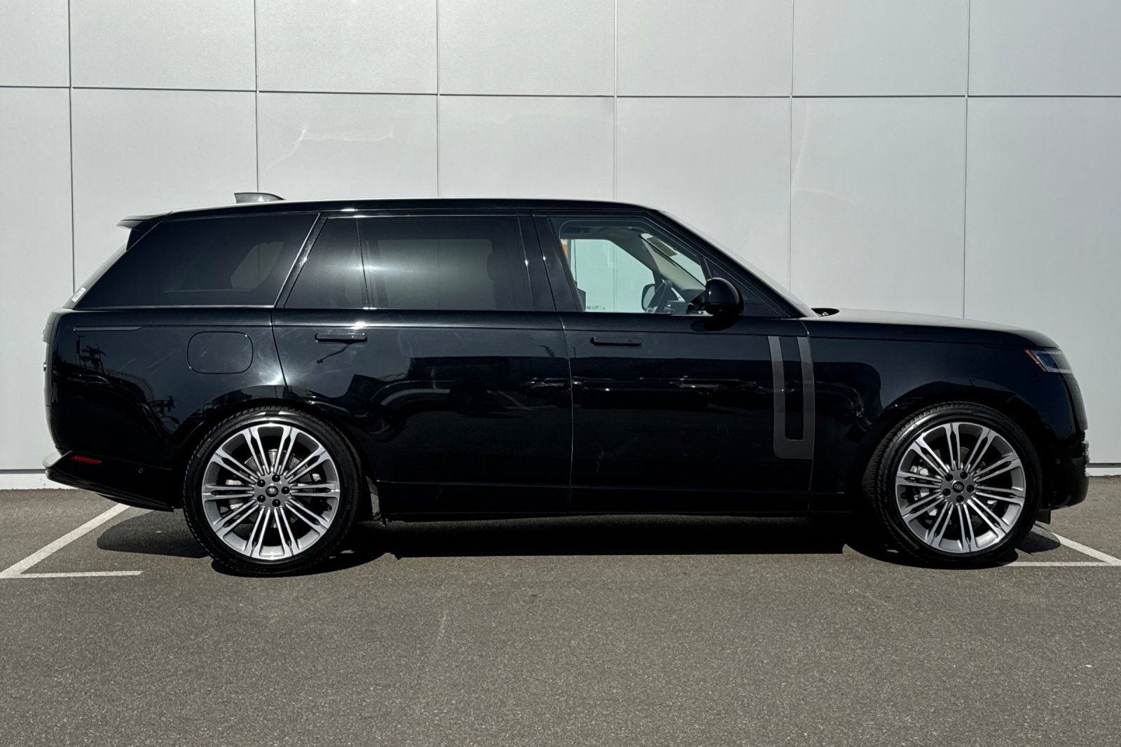 Certified 2023 Land Rover Range Rover Long Wheelbase SE AWD/4WD image 6