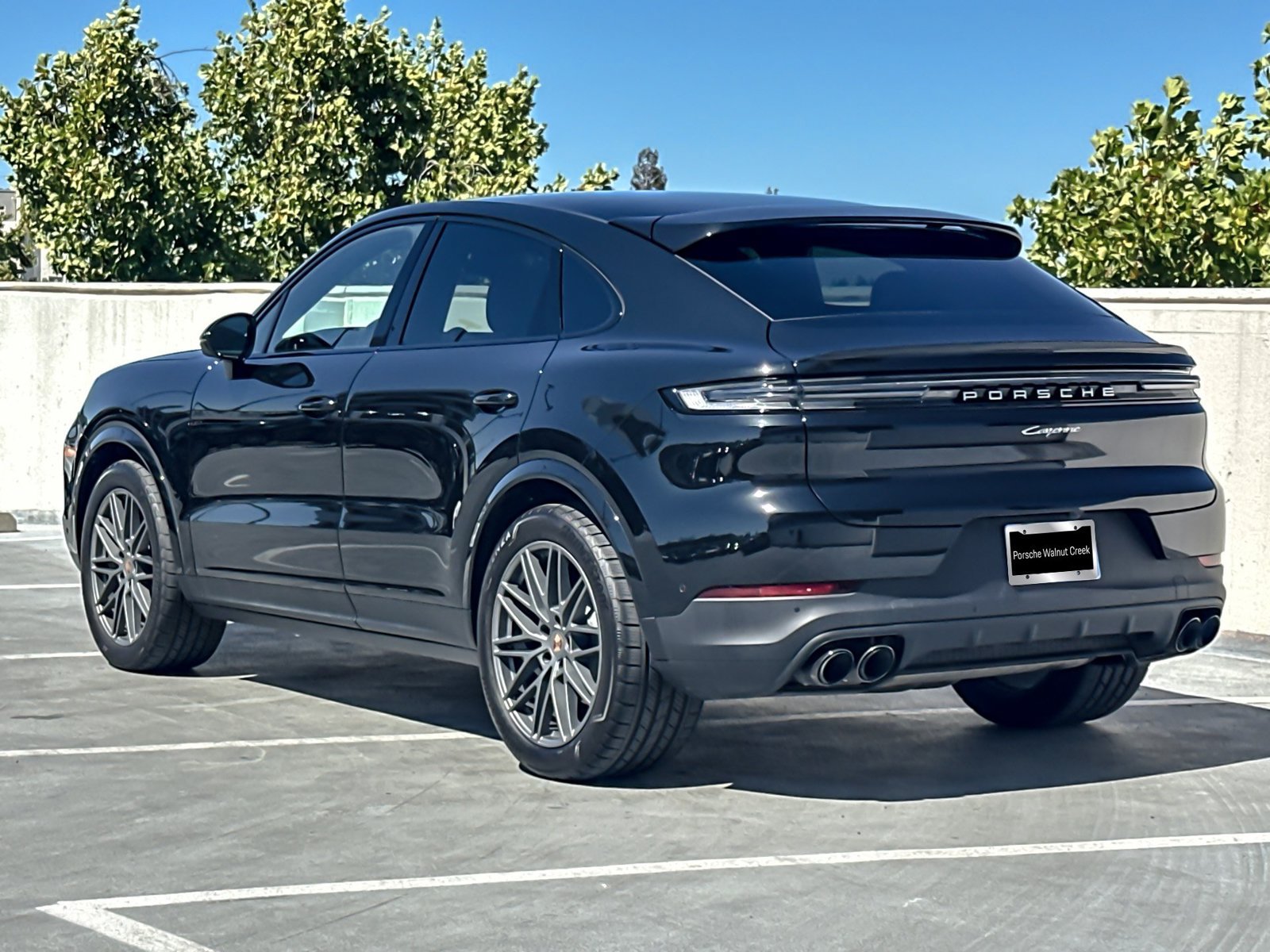 Certified 2025 Porsche Cayenne Coupe AWD/4WD image 4