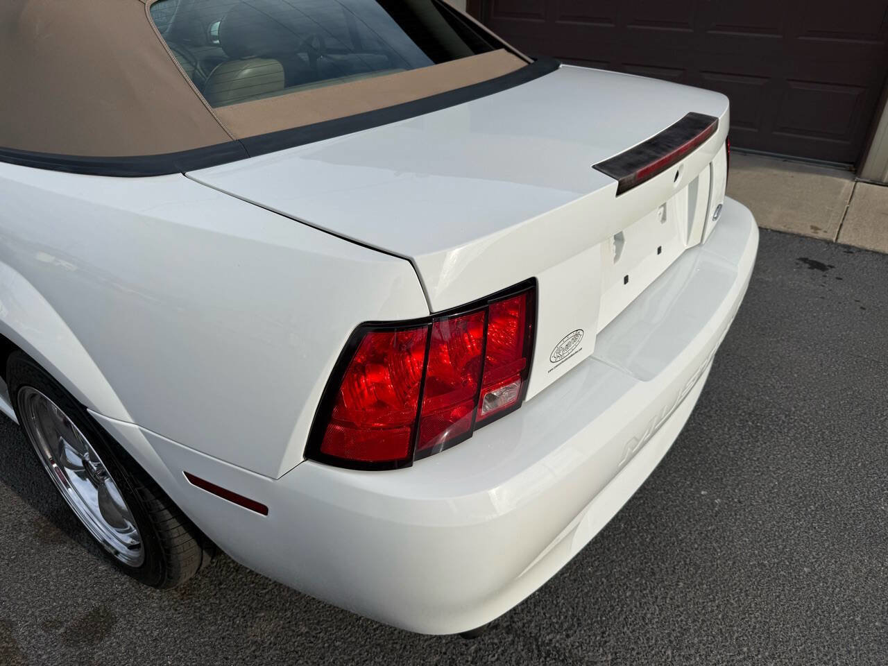 Used 2004 Ford Mustang Deluxe Convertible image 10