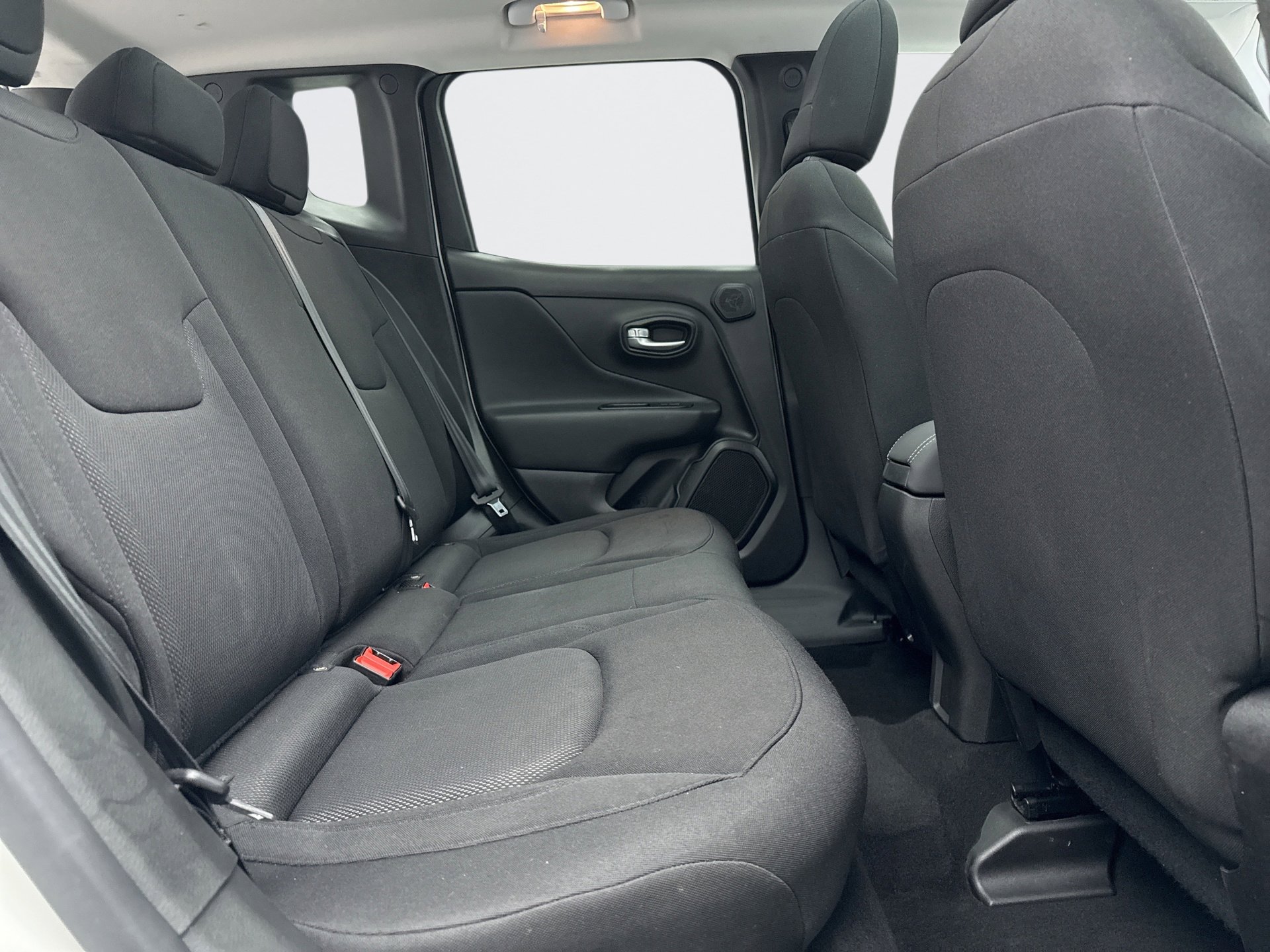 Used 2023 Jeep Renegade Latitude w/ Sun & Fun Group AWD/4WD image 19