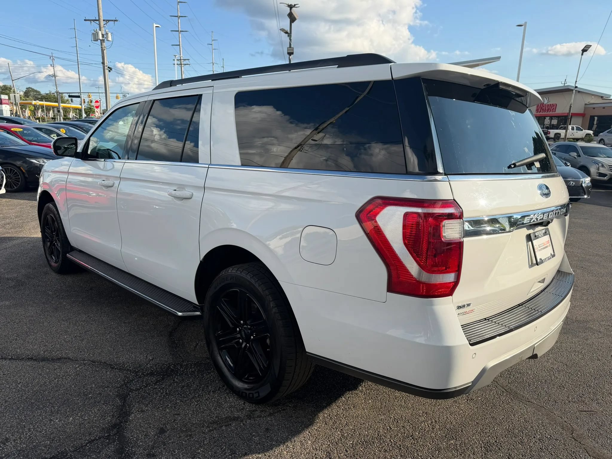 Used 2020 Ford Expedition Max XLT w/ Equipment Group 202A AWD/4WD image 3