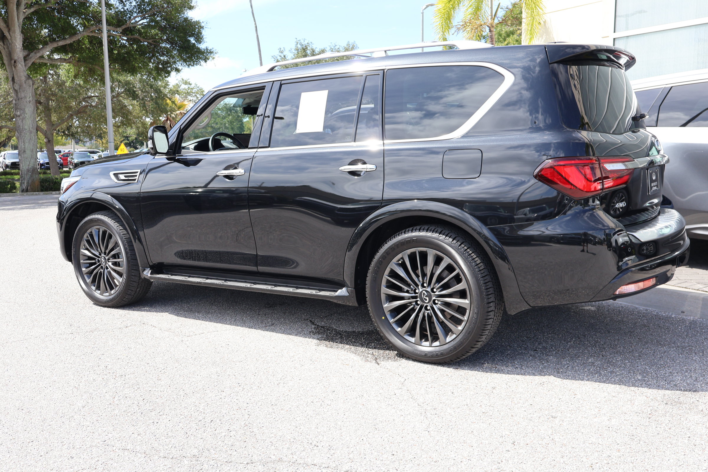 Used 2023 INFINITI QX80 Premium Select w/ Cargo Package AWD/4WD image 7