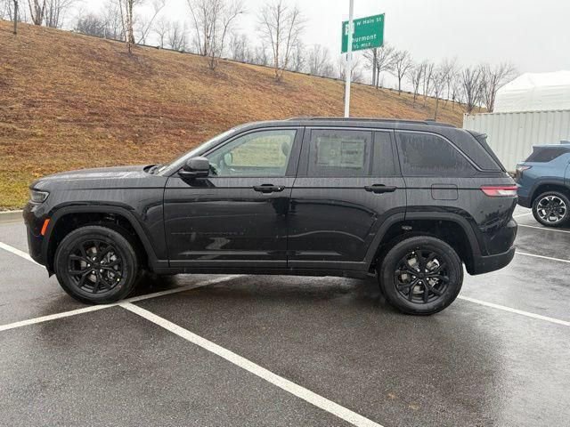New 2026 Jeep Grand Cherokee Altitude AWD/4WD image 4