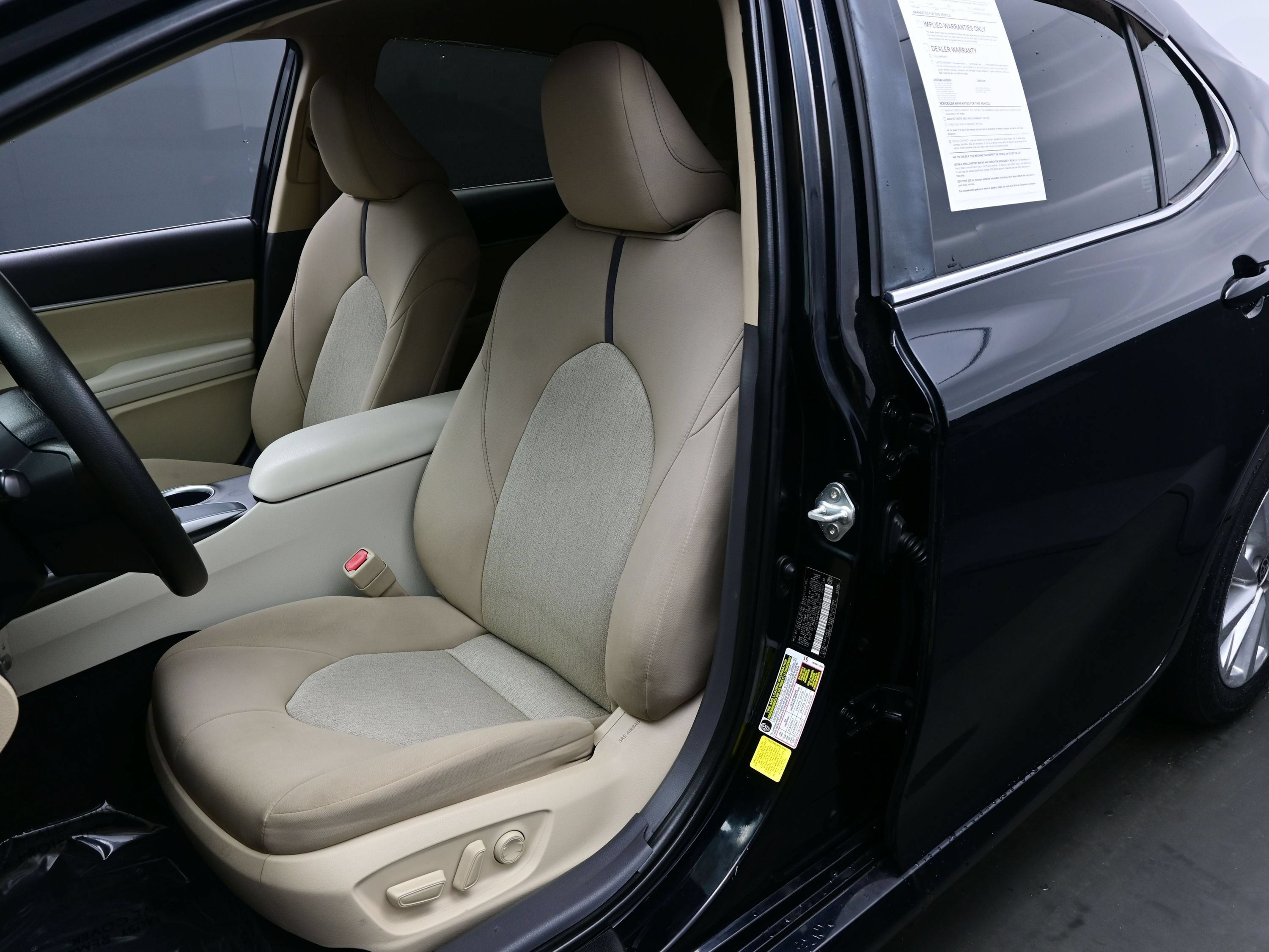 Used 2021 Toyota Camry LE FWD image 11