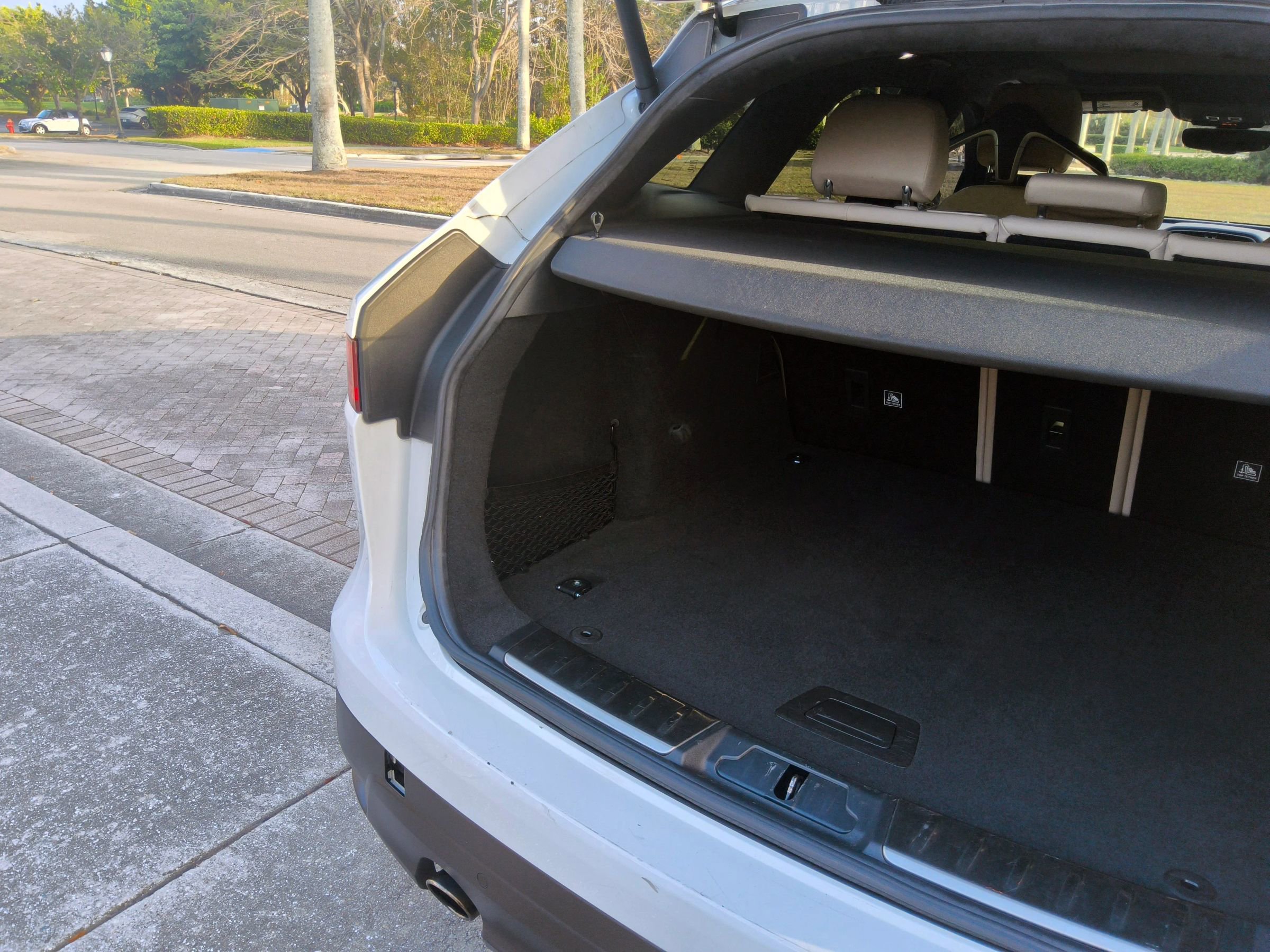 Used 2019 Jaguar F-PACE Premium image 46