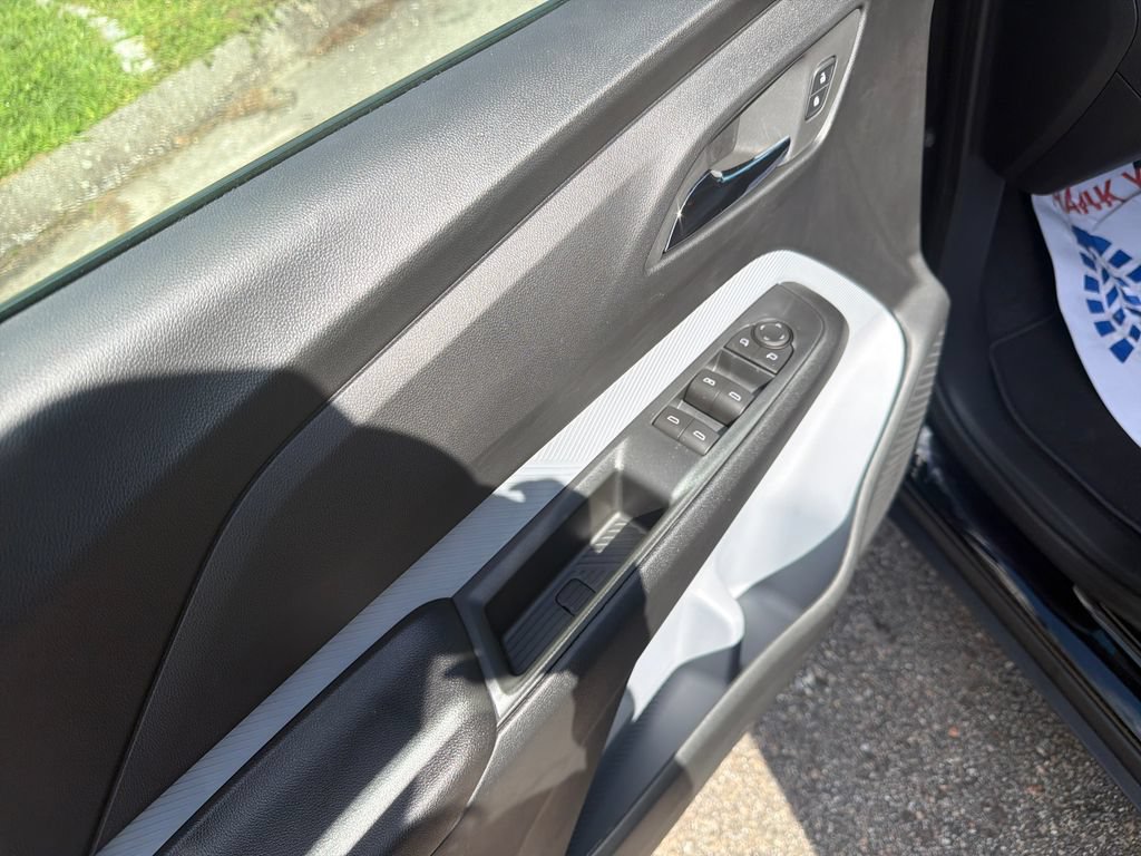 New 2027 Chevrolet Bolt LT w/ Comfort Package FWD image 12