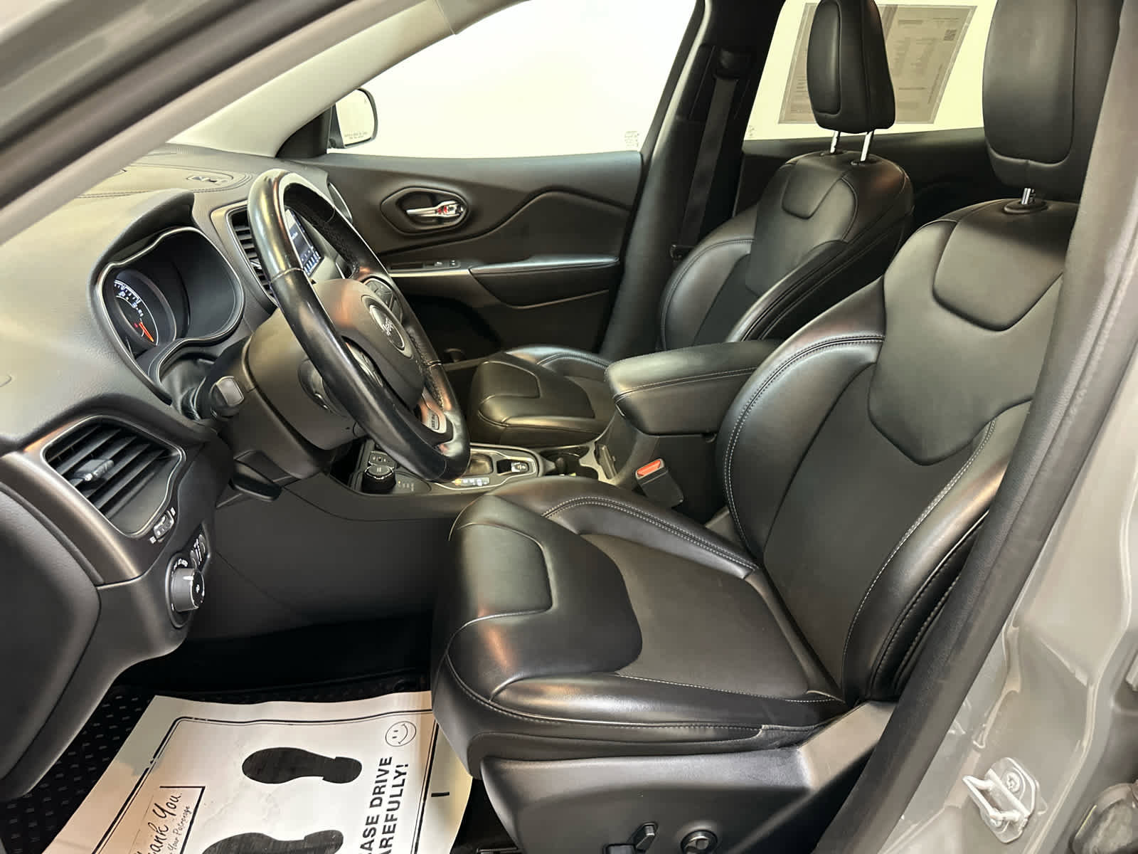 Used 2020 Jeep Cherokee Latitude Plus w/ Cold Weather Group image 4