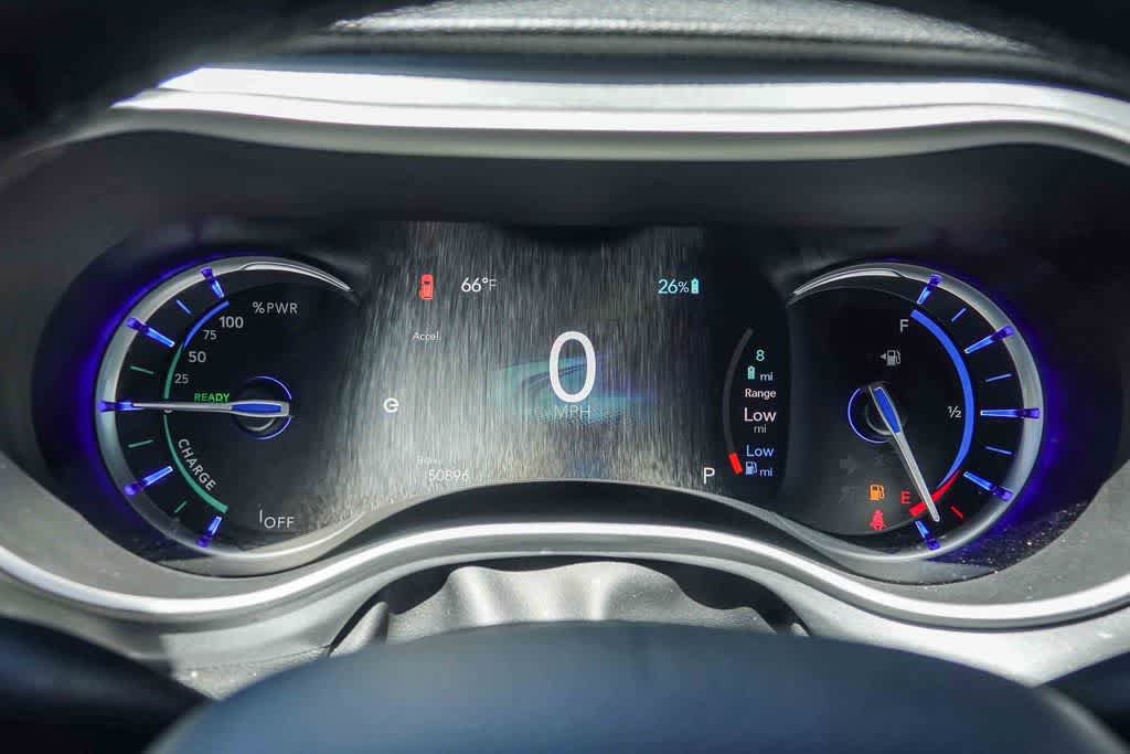 Used 2022 Chrysler Pacifica Touring-L w/ Uconnect Theater Family Group FWD image 23