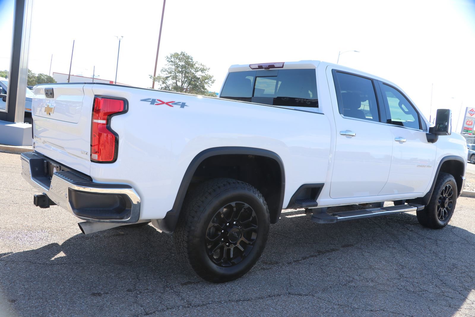 Used 2025 Chevrolet Silverado 2500 LTZ w/ LTZ Premium Package image 7
