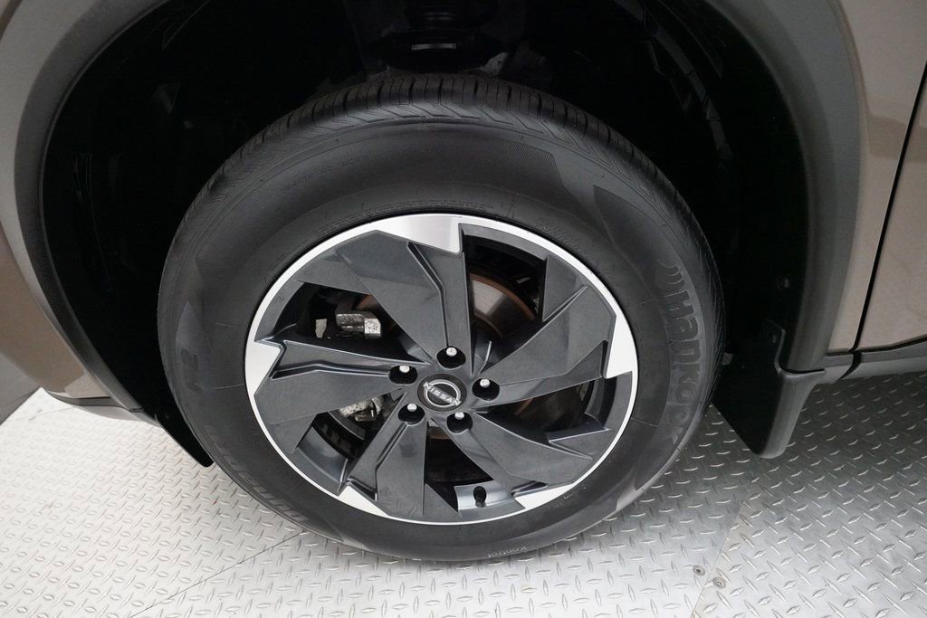 Certified 2024 Nissan Rogue SV w/ SV Premium Package image 28