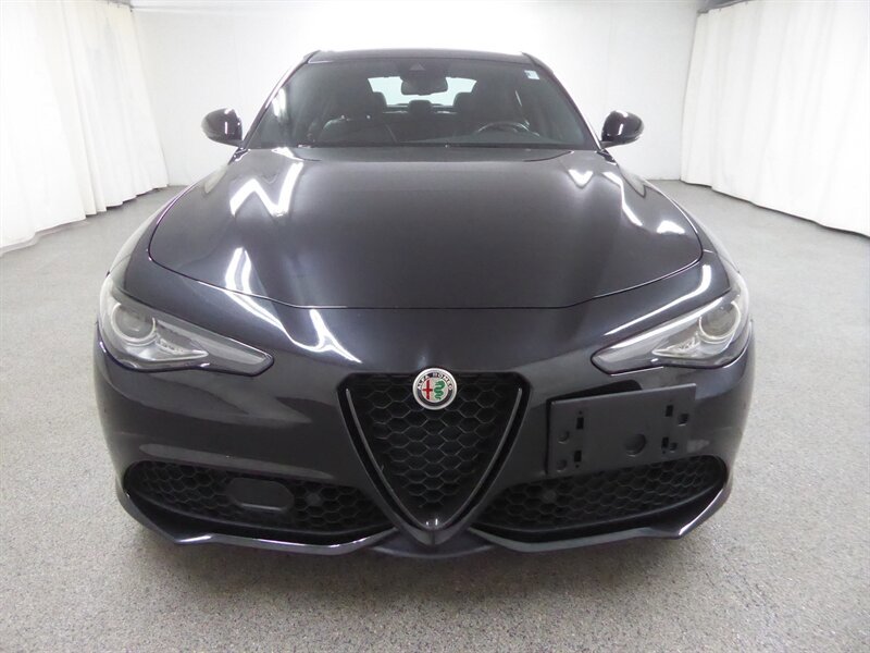 Used 2022 Alfa Romeo Giulia Veloce AWD/4WD image 2