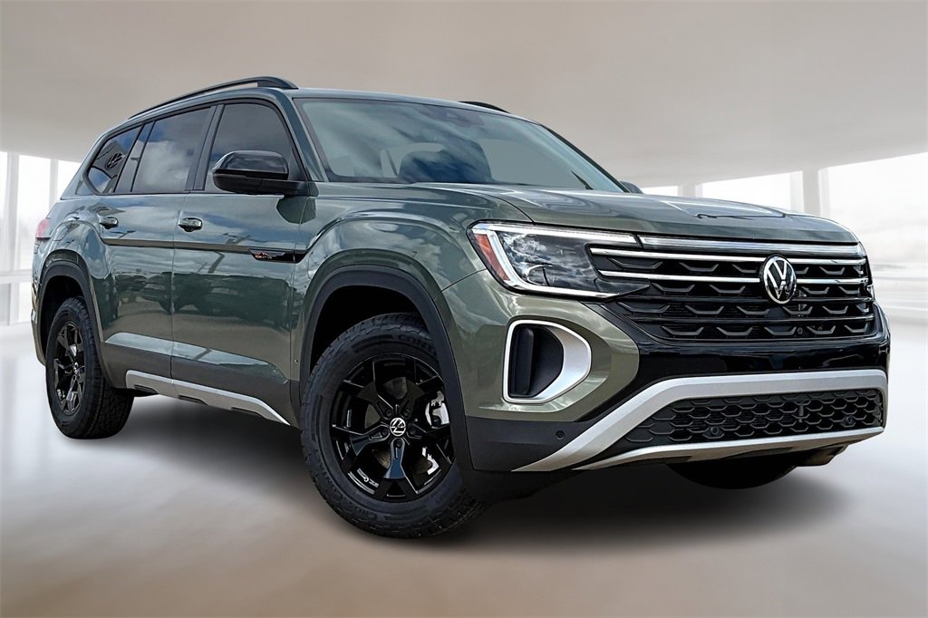 New 2026 Volkswagen Atlas Peak Edition image 2