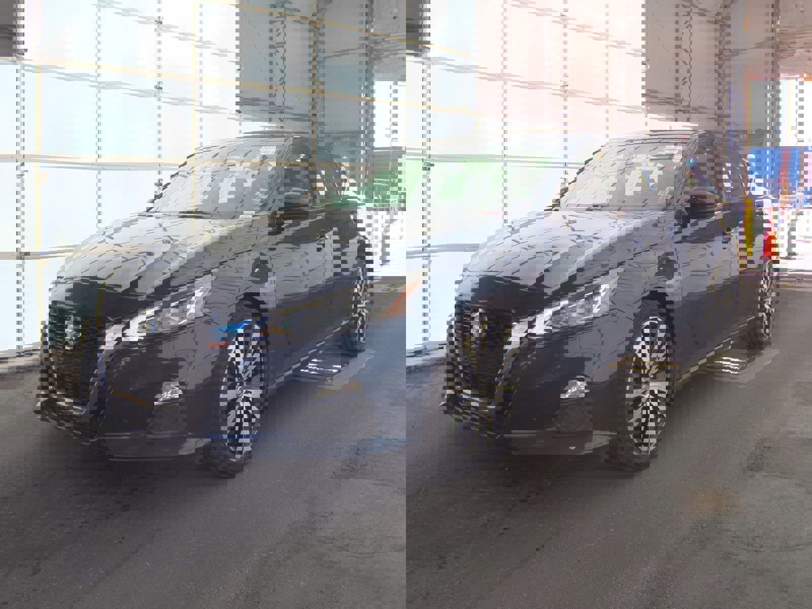 Used 2020 Nissan Altima 2.5 SR image 2