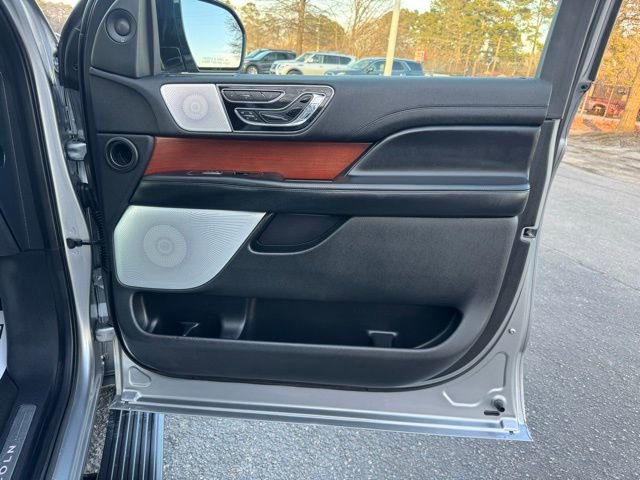 Used 2020 Lincoln Navigator L Reserve w/ Luxury Package AWD/4WD image 10