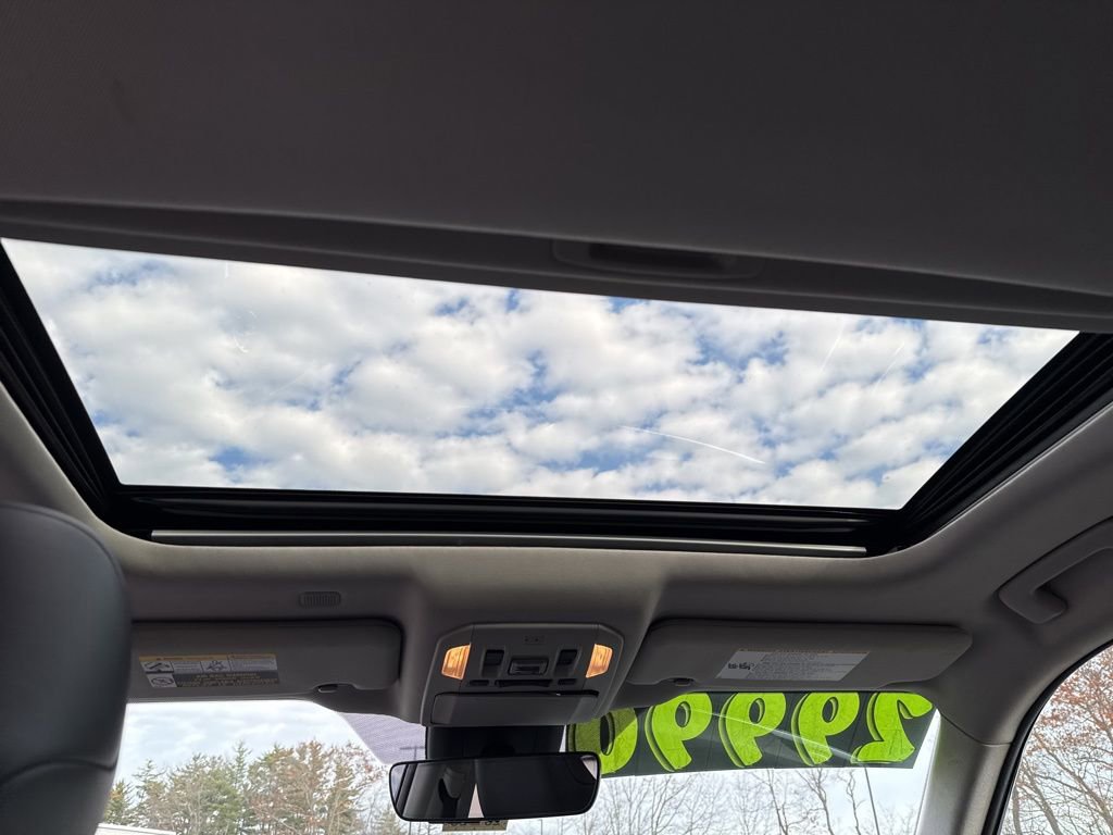 Used 2020 Toyota Highlander XLE image 17