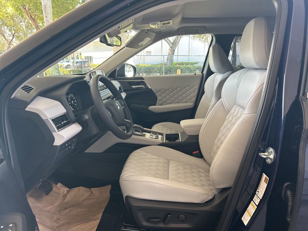 New 2025 Mitsubishi Outlander SEL image 5
