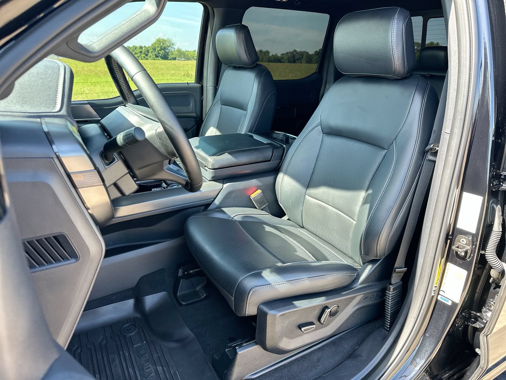Used 2025 Ford F150 Lariat w/ Equipment Group 502A High AWD/4WD image 11