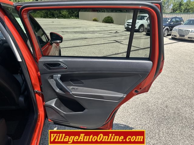 Used 2018 Volkswagen Tiguan SEL AWD/4WD image 37