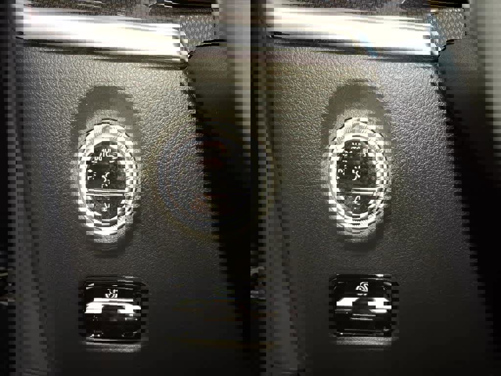 Used 2023 Mercedes-Benz C 300 4MATIC Sedan image 11