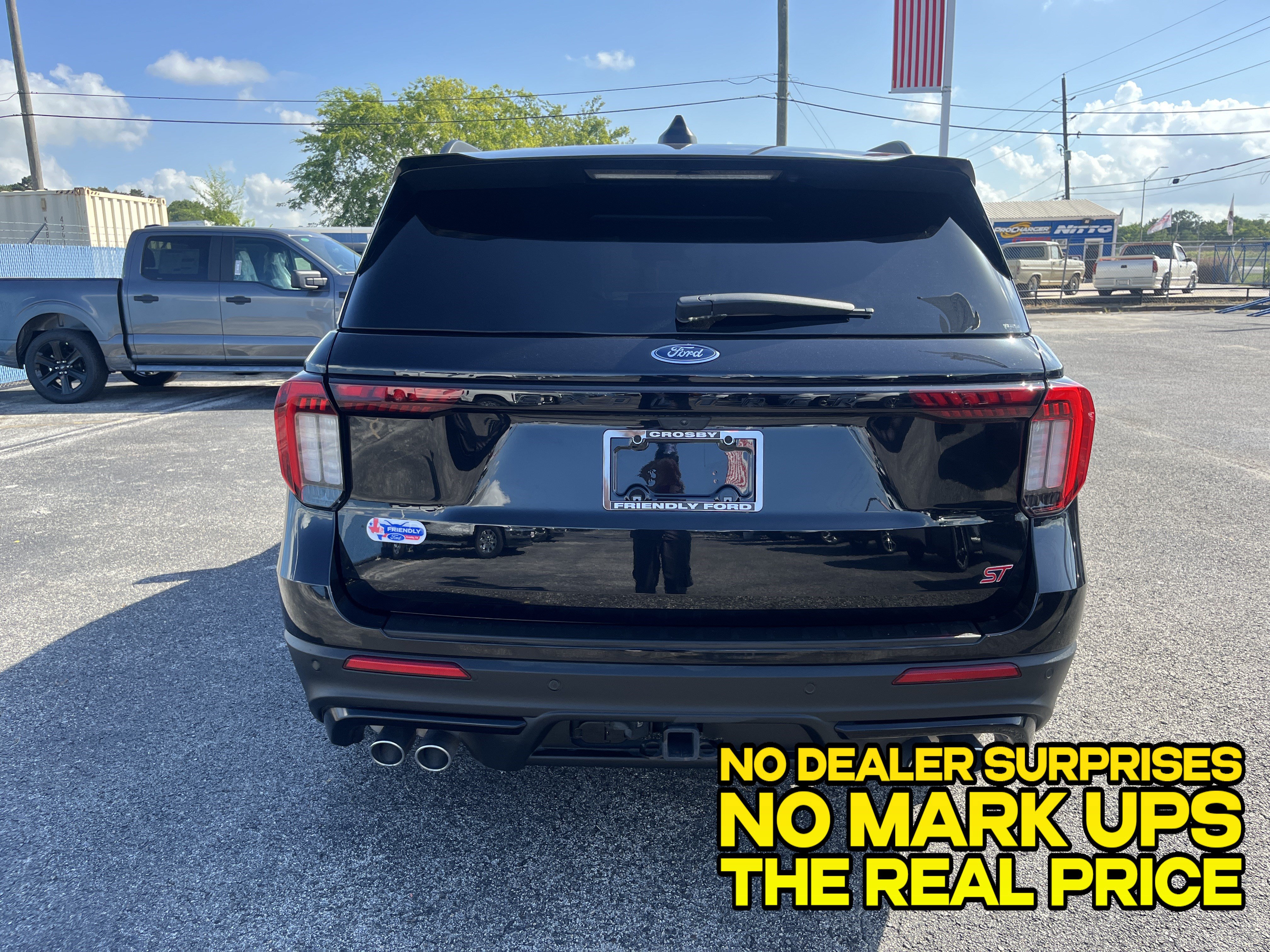 Used 2025 Ford Explorer ST AWD/4WD image 3